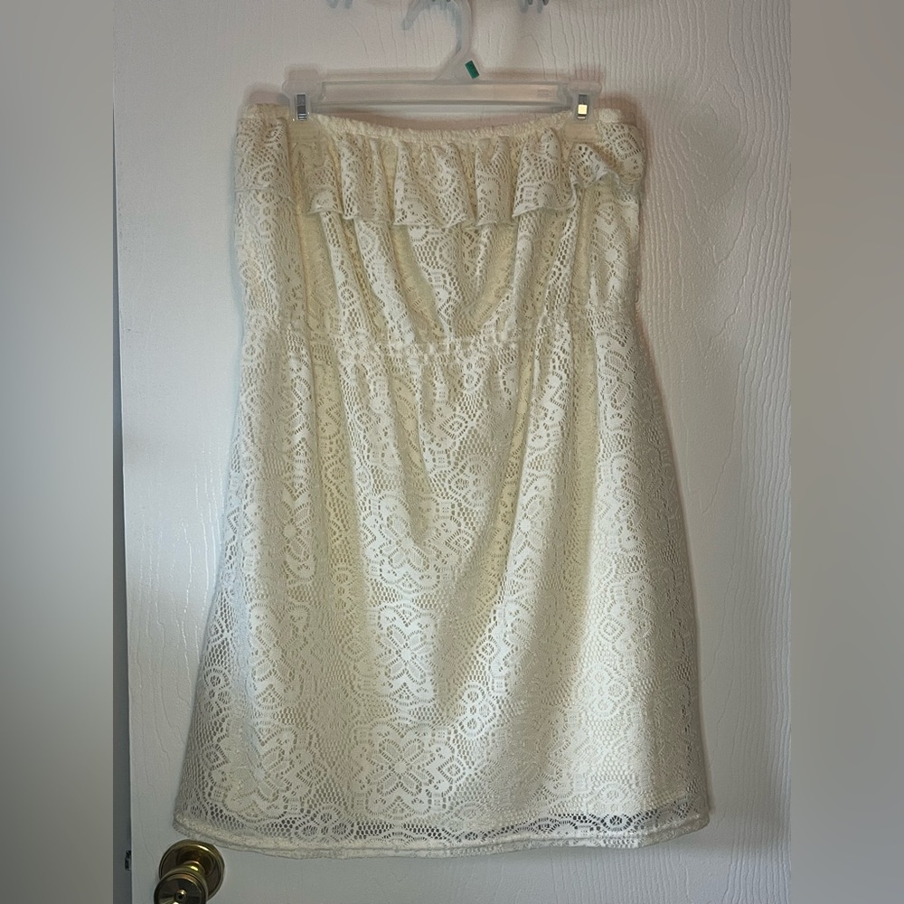 Lace strapless dress